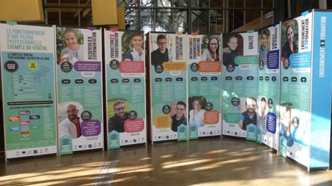 L’exposition modulable et itinérante, sur les métiers du végétal : pliée dans deux mallettes, elle comprend un kit dehuit panneaux permettant de réaliser deux types de stands.